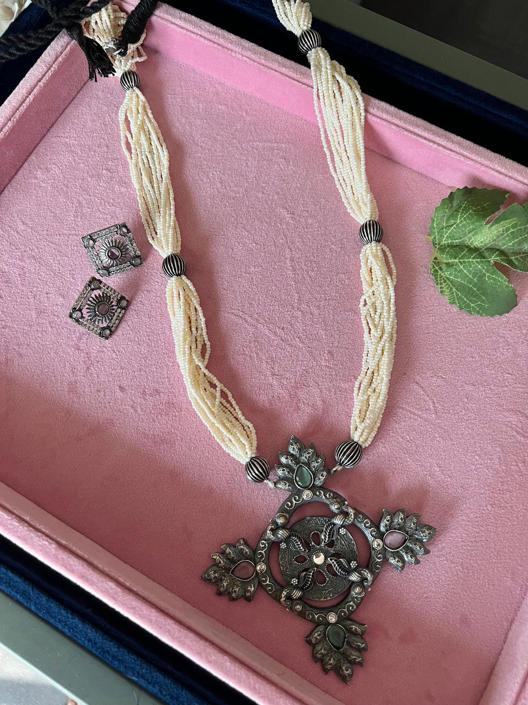 Antique Brass Pendant Necklace Set: Elegant Handmade Design