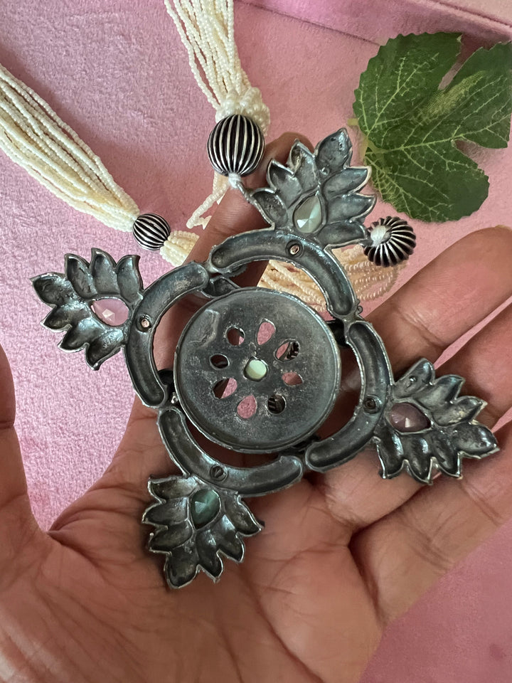 Antique Brass Pendant Necklace Set: Elegant Handmade Design