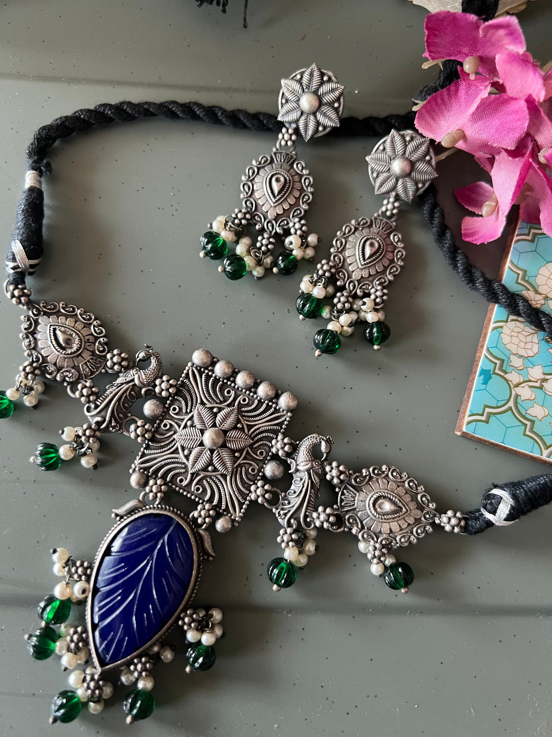 Vintage Carved Stones Choker with Statement Earrings