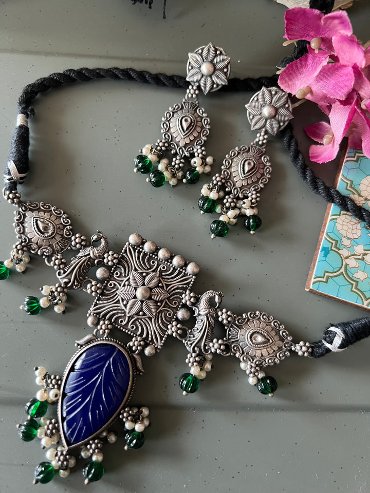 Vintage Carved Stones Choker with Statement Earrings