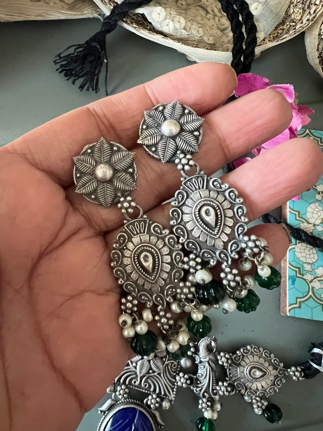 Vintage Carved Stones Choker with Statement Earrings