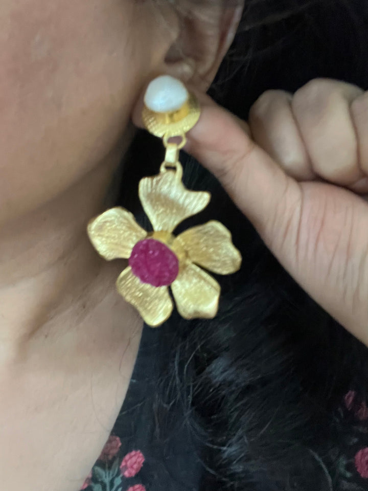 Druzy Stone Pearl Textured Flower Earrings