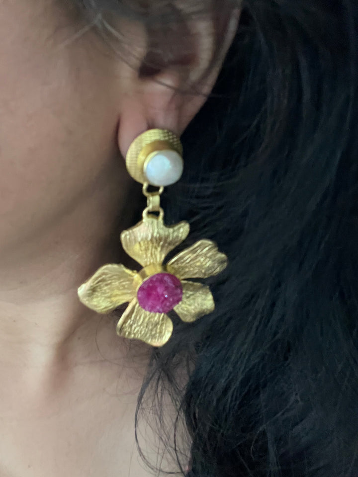 Druzy Stone Pearl Textured Flower Earrings