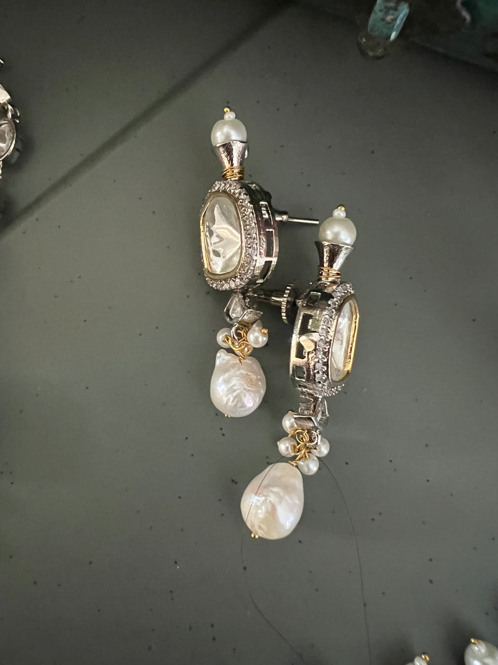 Victorian Stone Choker with Statement Earrings and Maangtikka