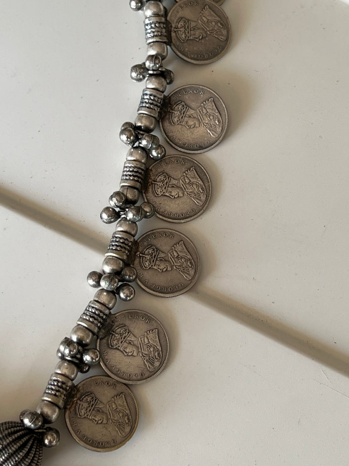 Antique Pendant Coin Necklace - Elevate Your Elegance