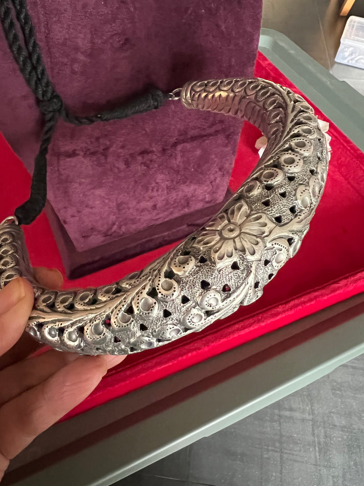 Antique Hasli Necklace - Exquisite Rajasthan Craftsmanship