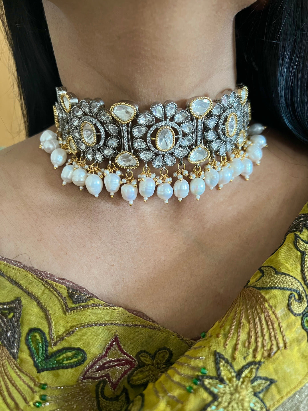 Elegant Kundan Choker with Earrings