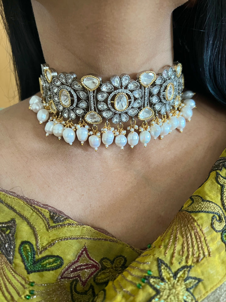 Elegant Kundan Choker with Earrings