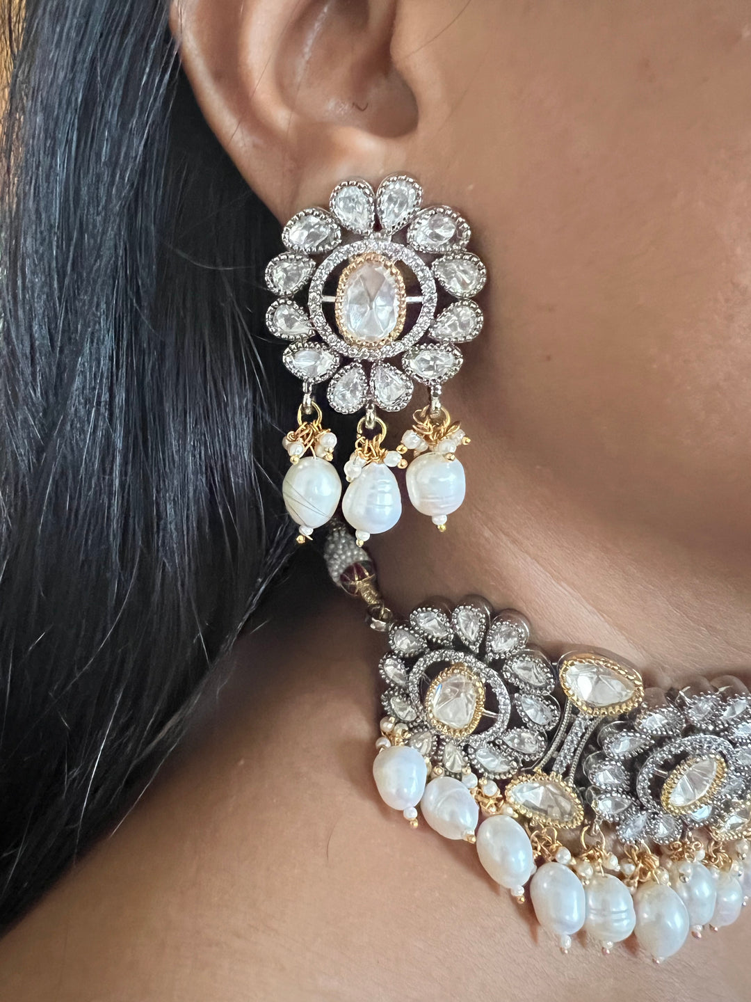 Elegant Kundan Choker with Earrings