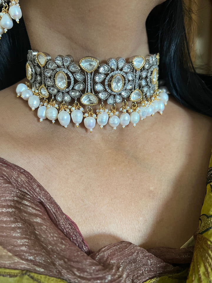 Elegant Kundan Choker with Earrings