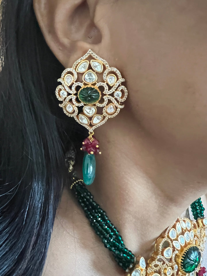 Scintillating Kundan Choker with Earrings