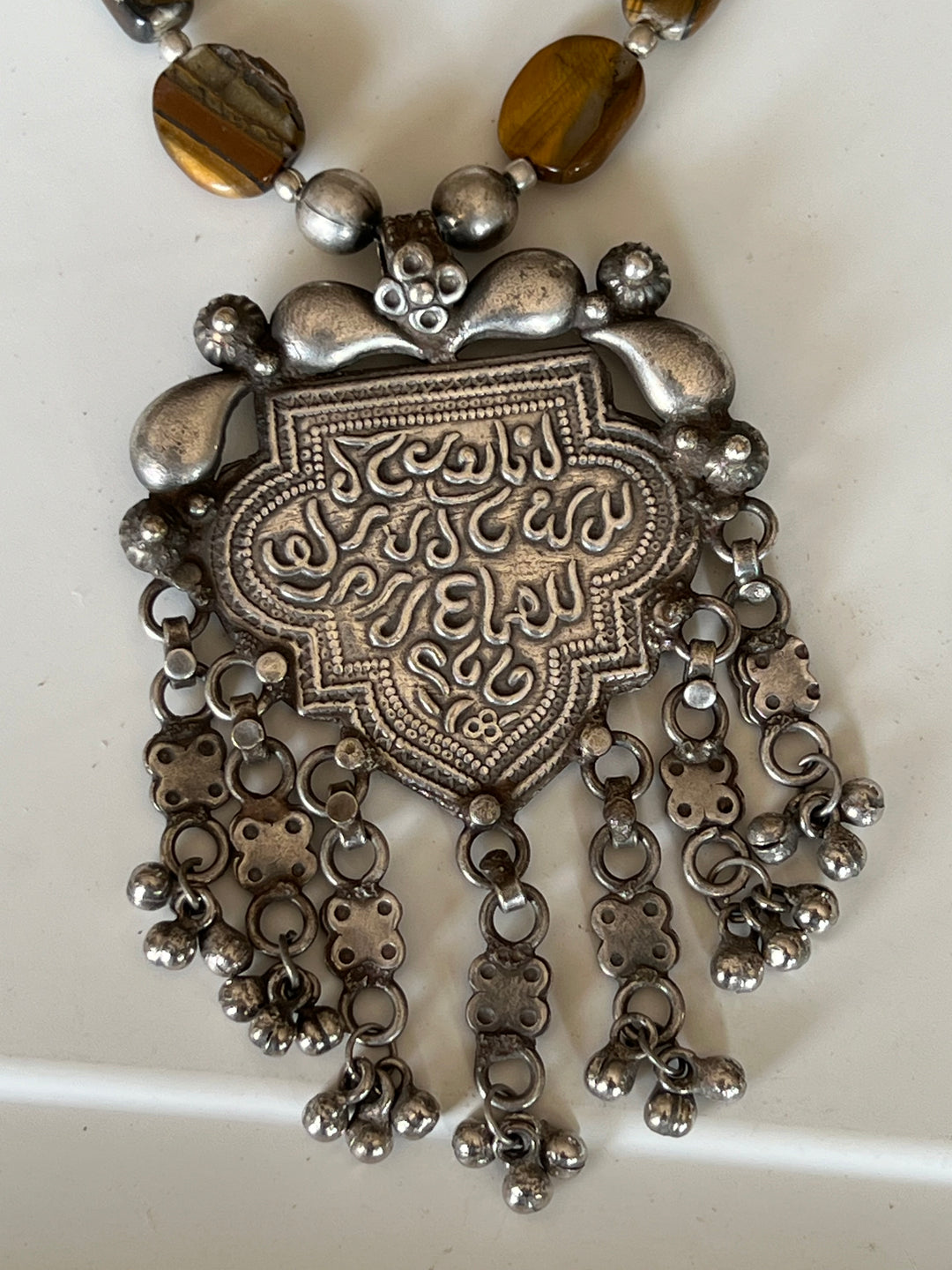 Exquisite Antique Pendant Necklace - Elevate Your Elegance