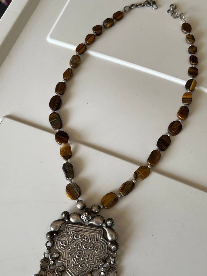 Exquisite Antique Pendant Necklace - Elevate Your Elegance