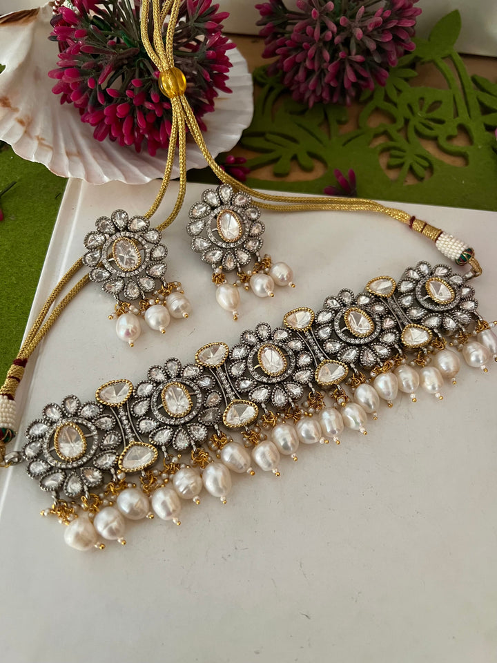 Elegant Kundan Choker with Earrings