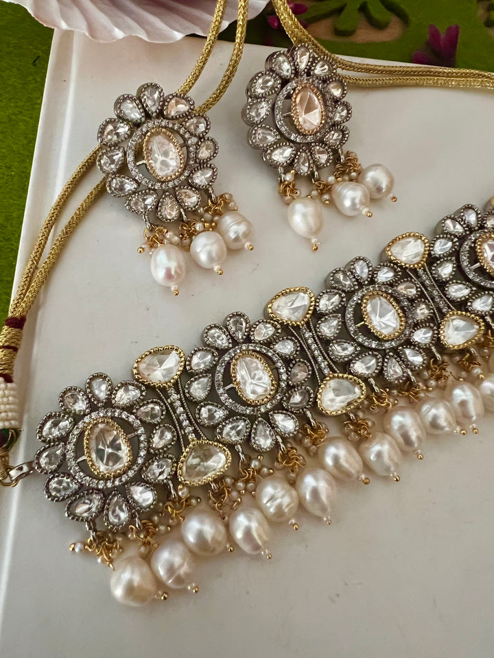 Elegant Kundan Choker with Earrings
