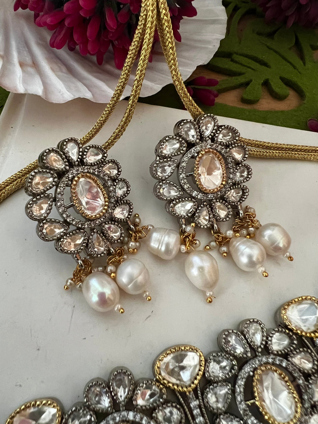 Elegant Kundan Choker with Earrings