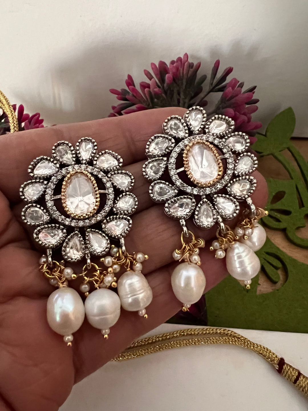 Elegant Kundan Choker with Earrings