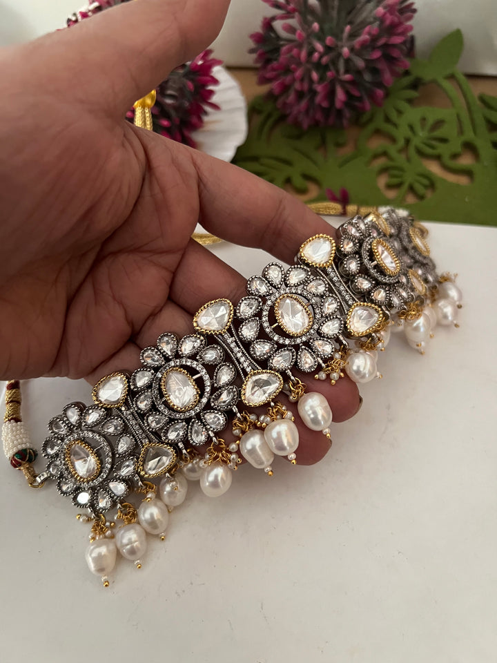 Elegant Kundan Choker with Earrings
