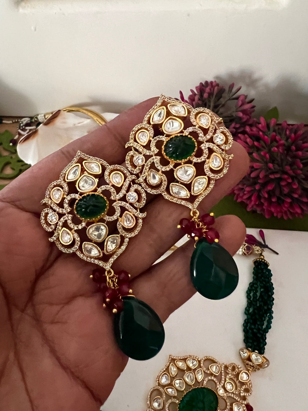 Scintillating Kundan Choker with Earrings
