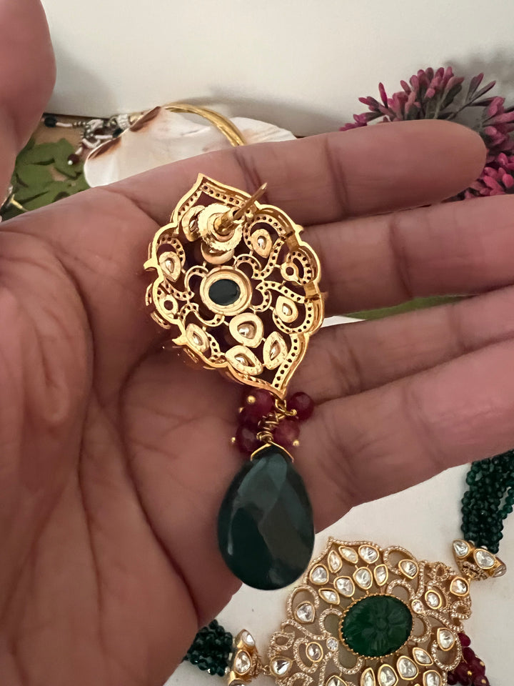 Scintillating Kundan Choker with Earrings