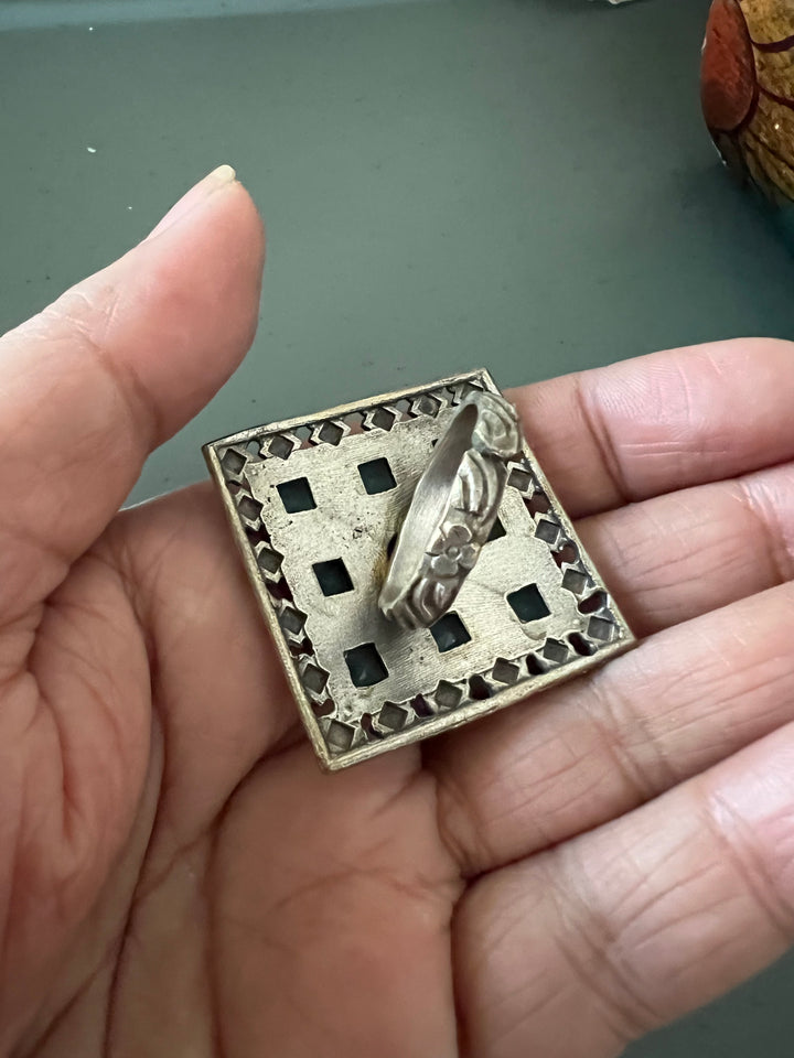 Antique Stone Ring - A Touch of Timeless Beauty