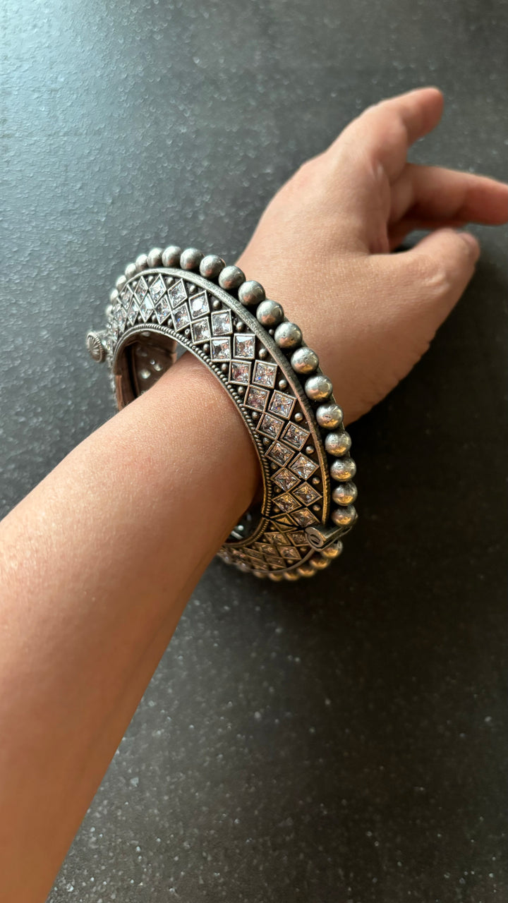 Antique Pacheli Kada