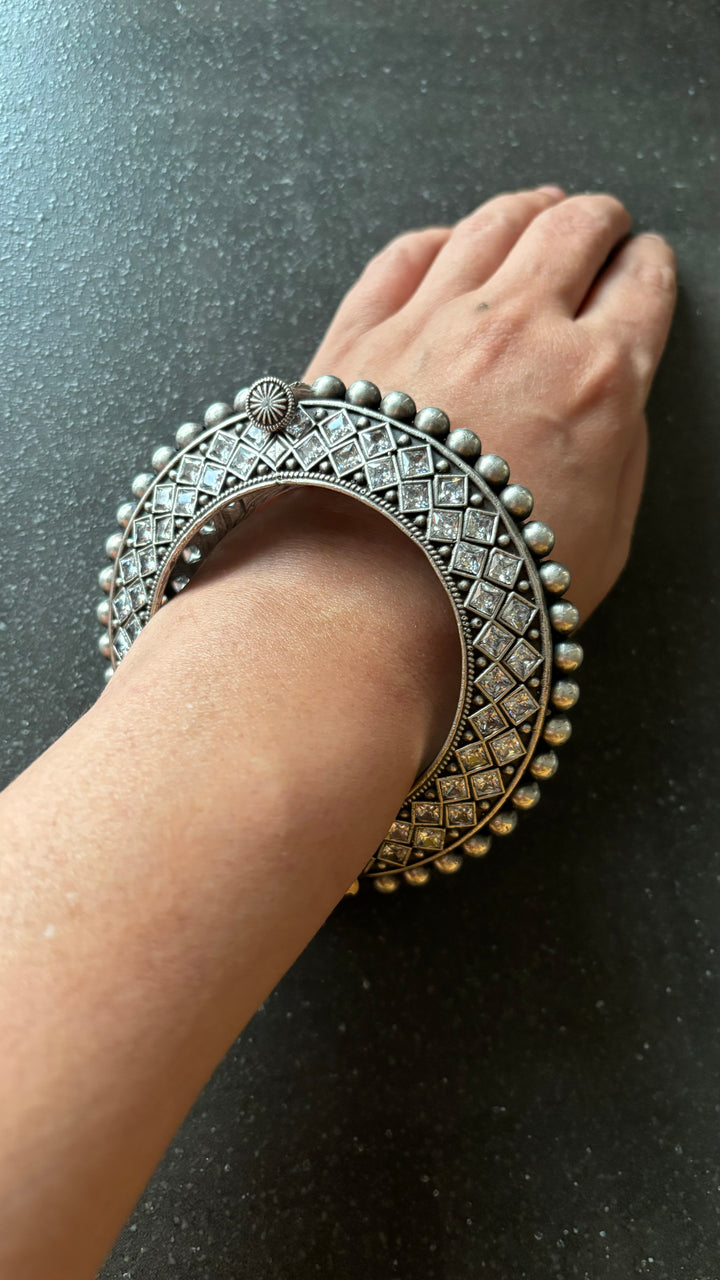 Antique Pacheli Kada