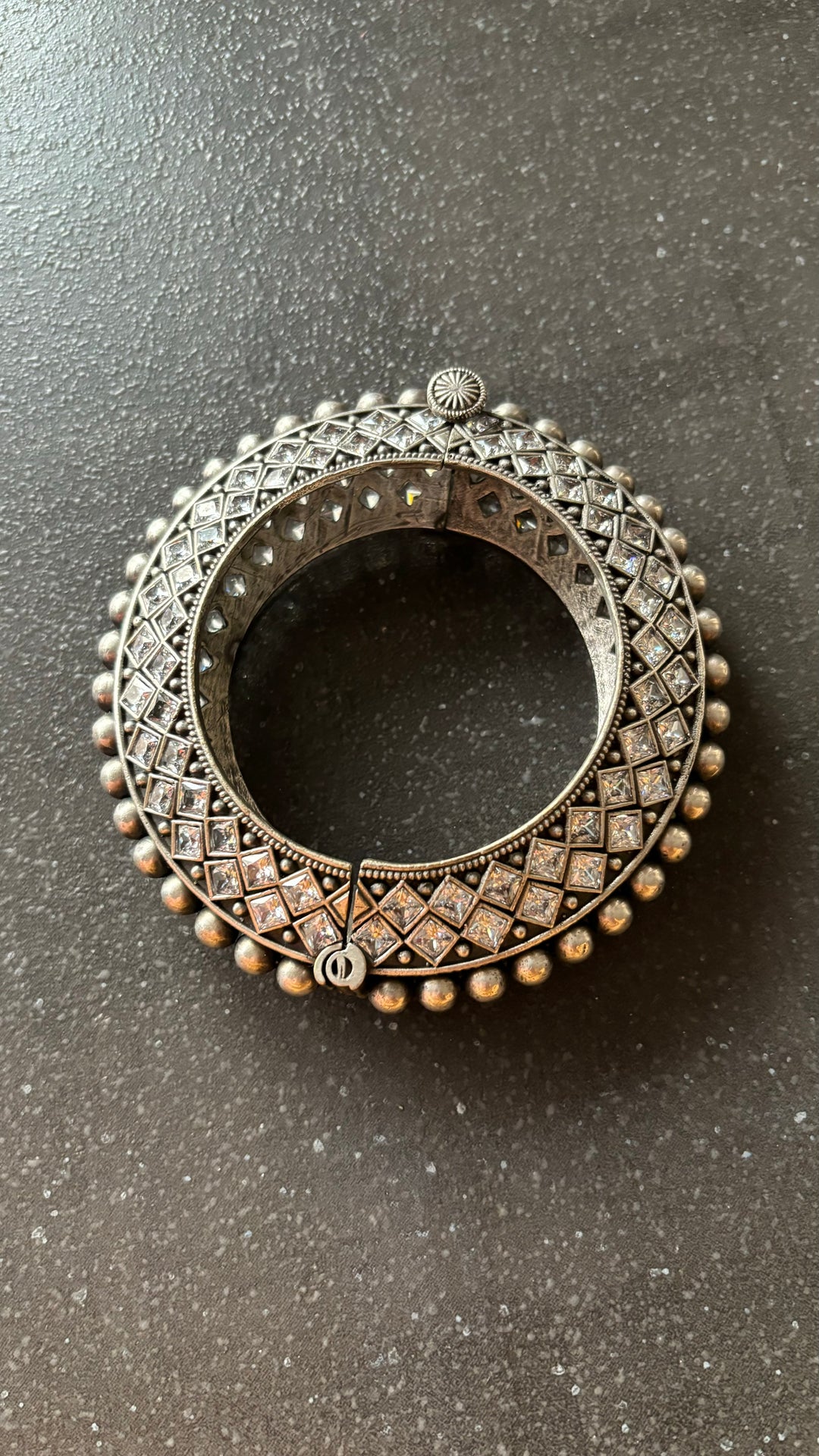 Antique Pacheli Kada