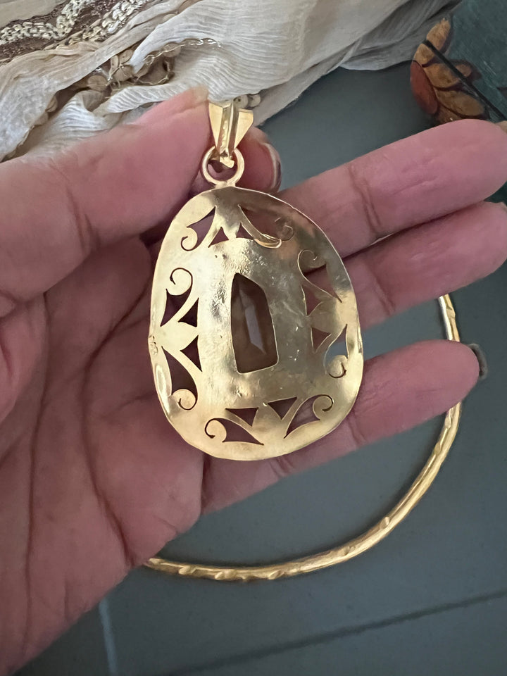 Hasli Necklace with Pretty Pendant