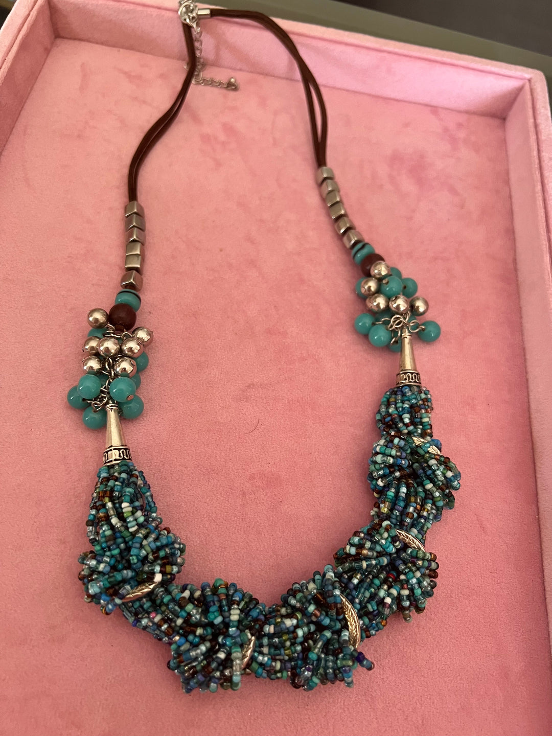 Elegance in Beads: Resortwear & Beach-Ready Necklace