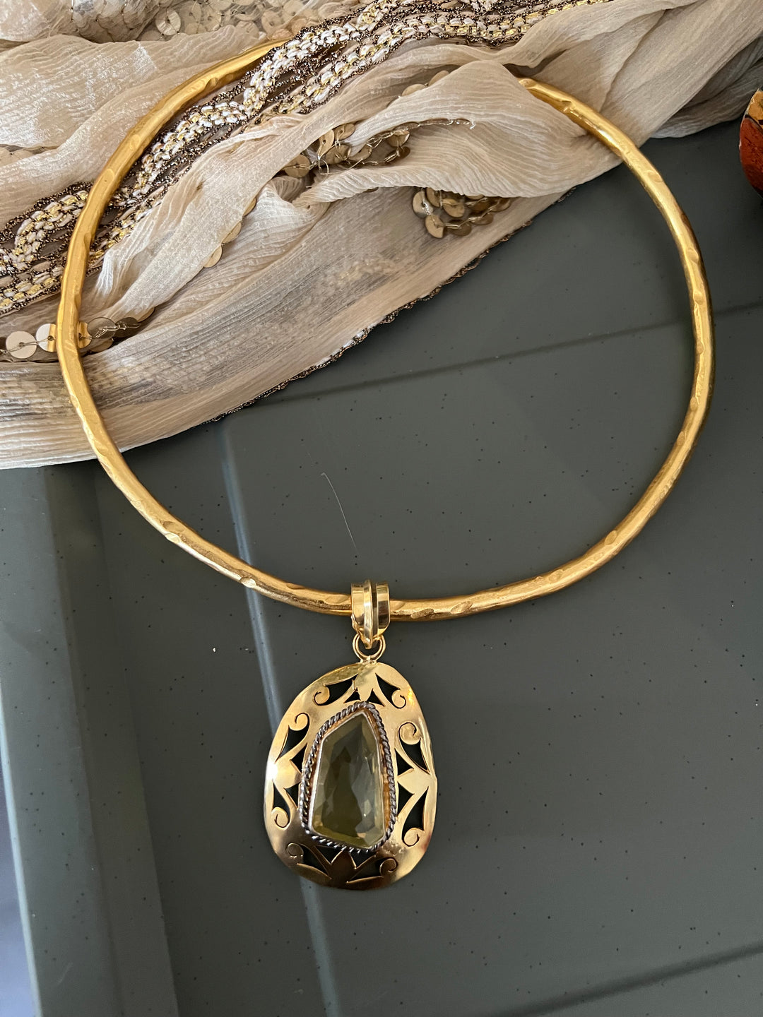 Hasli Necklace with Pretty Pendant