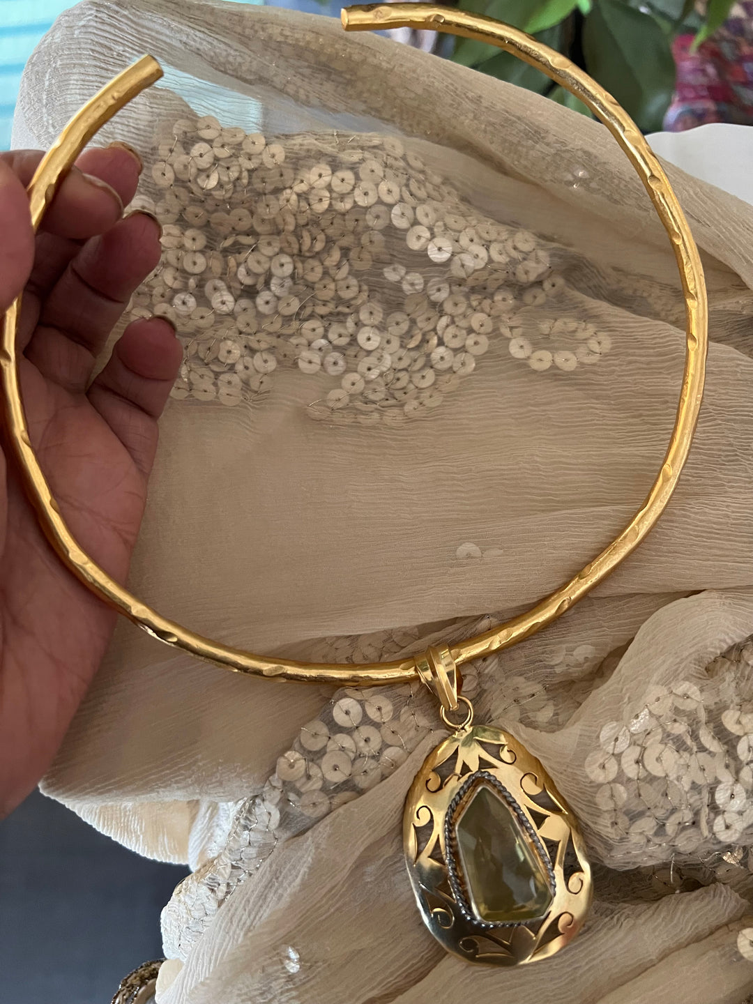 Hasli Necklace with Pretty Pendant