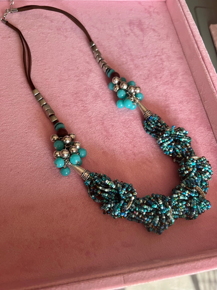 Elegance in Beads: Resortwear & Beach-Ready Necklace