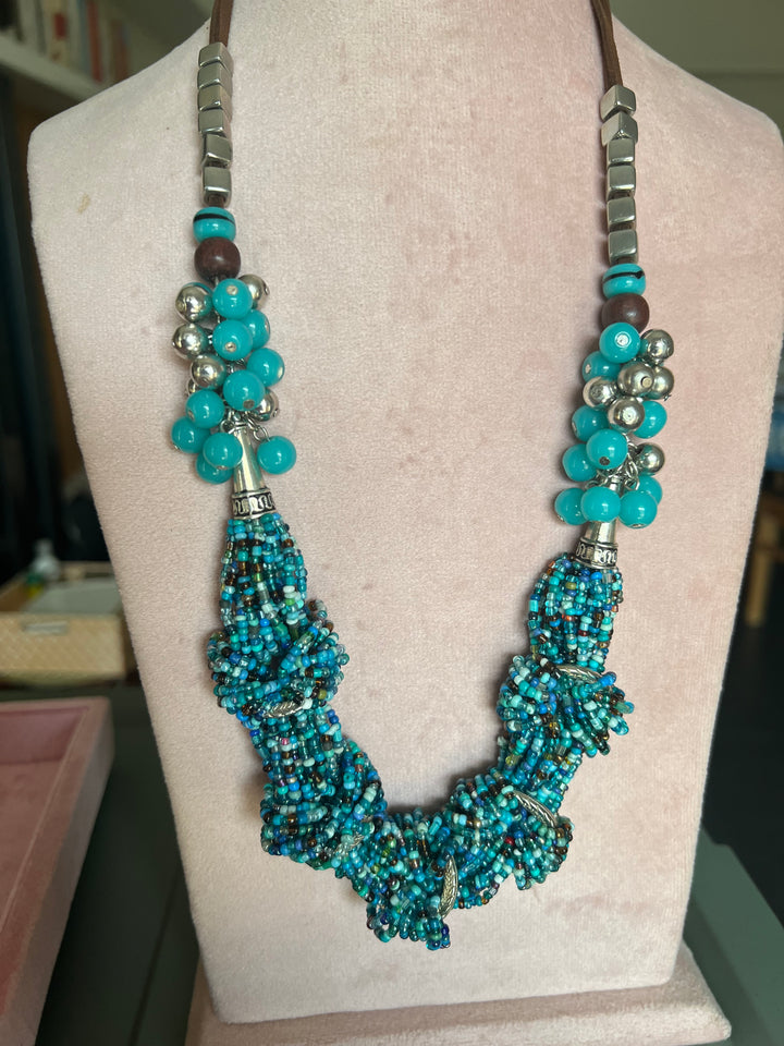 Elegance in Beads: Resortwear & Beach-Ready Necklace
