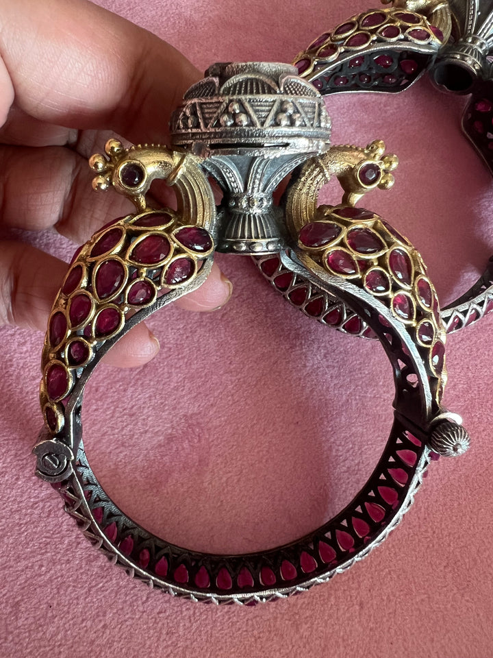 Vintage Twin Peacock Bangle: Timeless Elegance