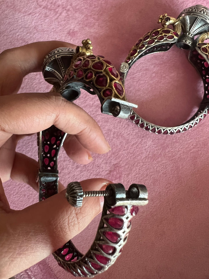 Vintage Twin Peacock Bangle: Timeless Elegance