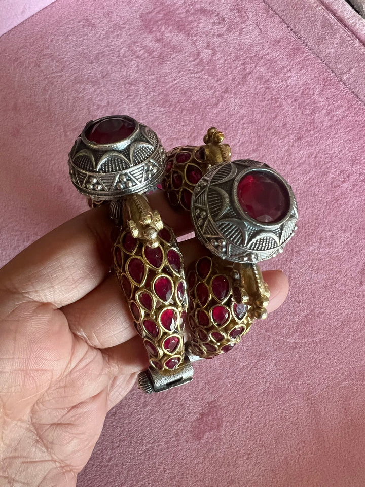 Vintage Twin Peacock Bangle: Timeless Elegance