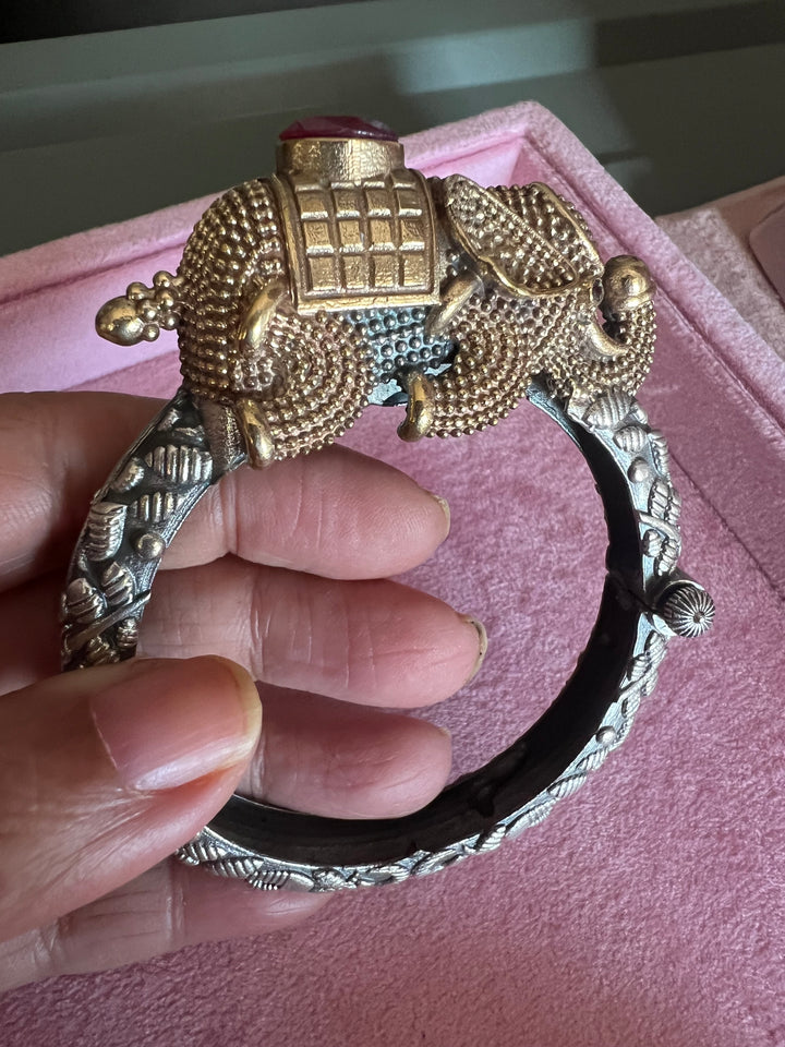 Vintage Elephant Bangle: Timeless Elegance