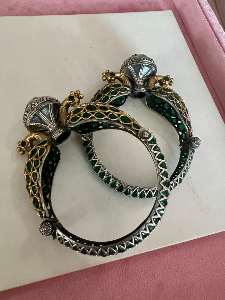 Vintage Twin Peacock Bangle: Timeless Elegance
