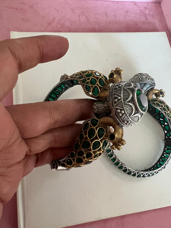 Vintage Twin Peacock Bangle: Timeless Elegance