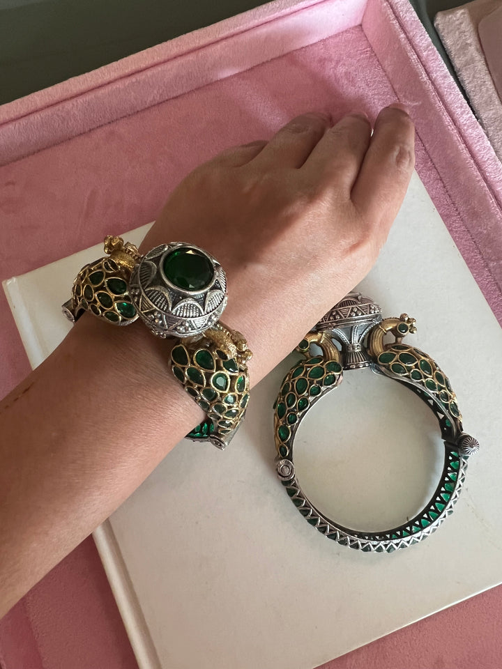 Vintage Twin Peacock Bangle: Timeless Elegance