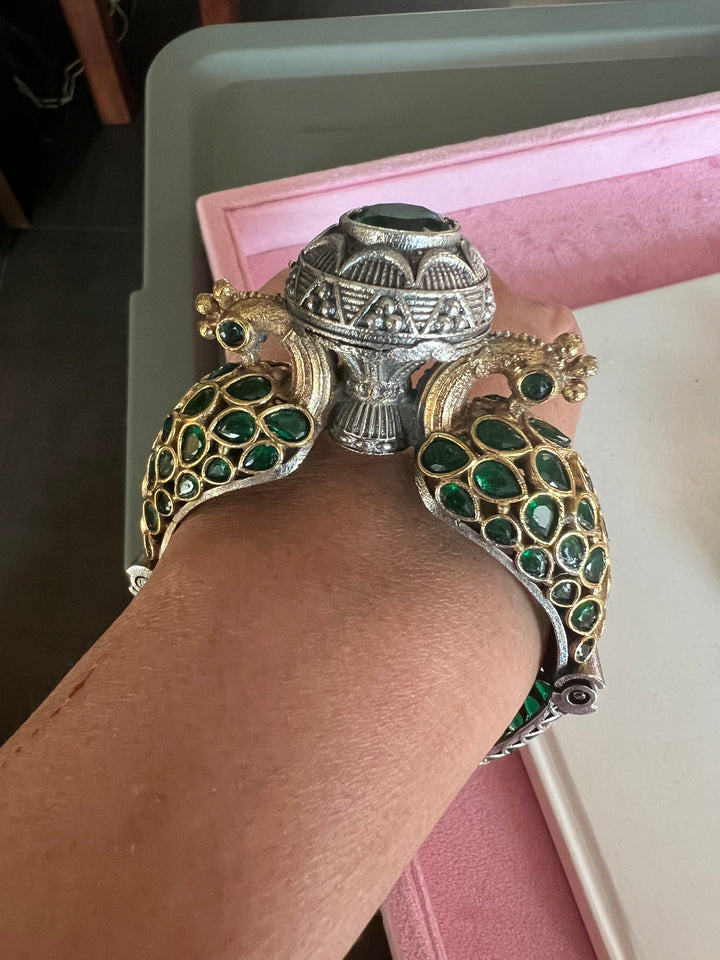 Vintage Twin Peacock Bangle: Timeless Elegance