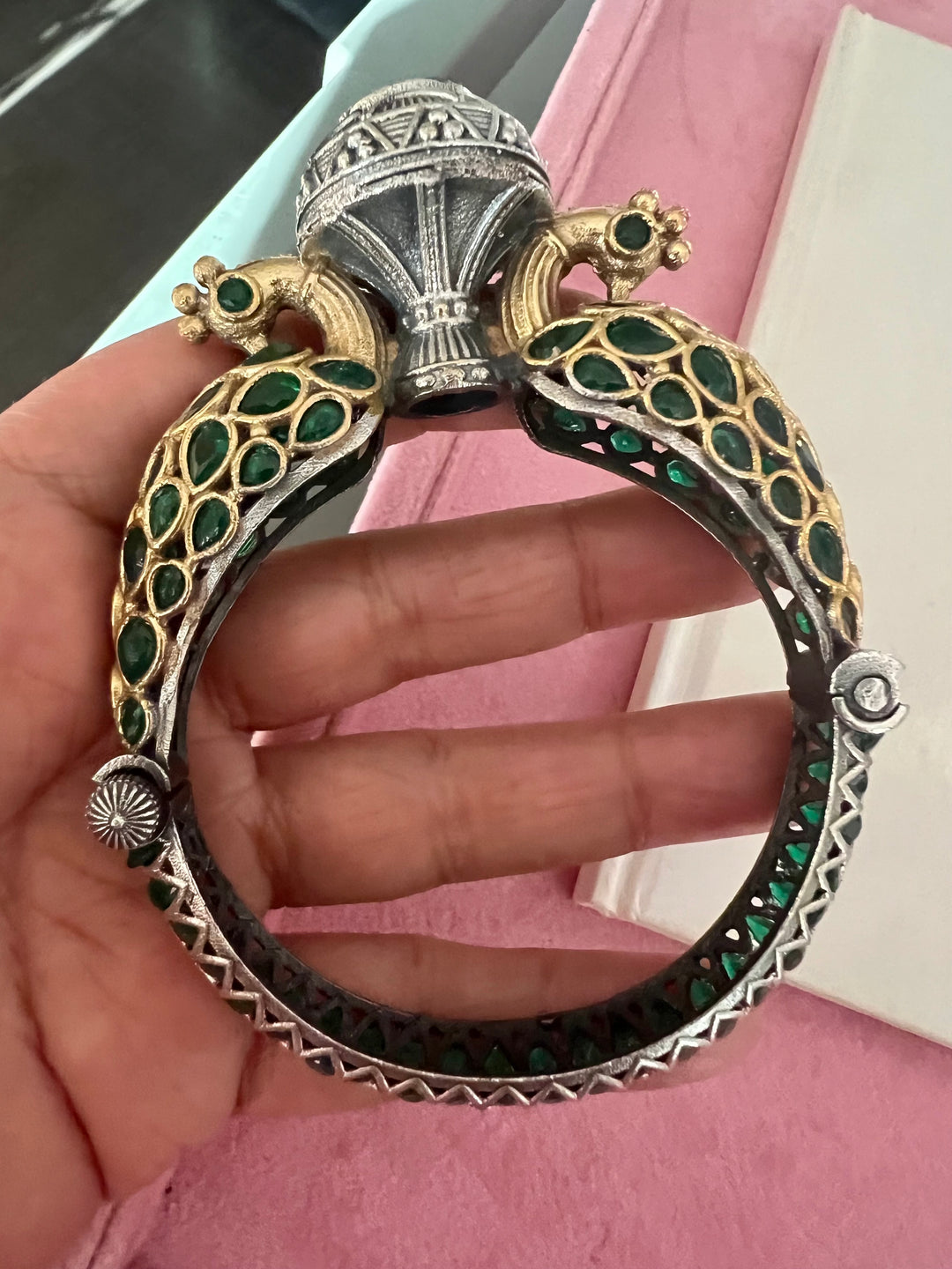 Vintage Twin Peacock Bangle: Timeless Elegance