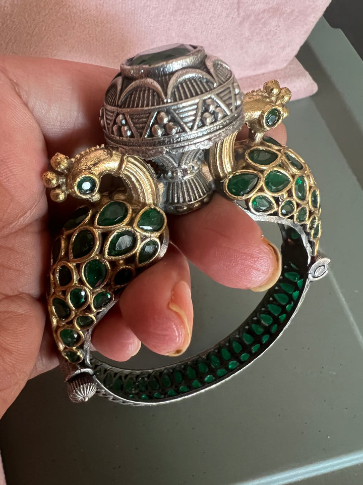 Vintage Twin Peacock Bangle: Timeless Elegance