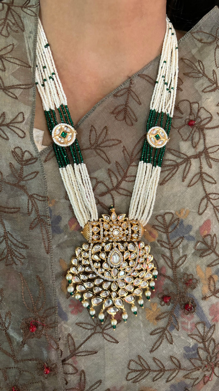 Beautiful Kundan Pendant Necklace with Chandbaalis