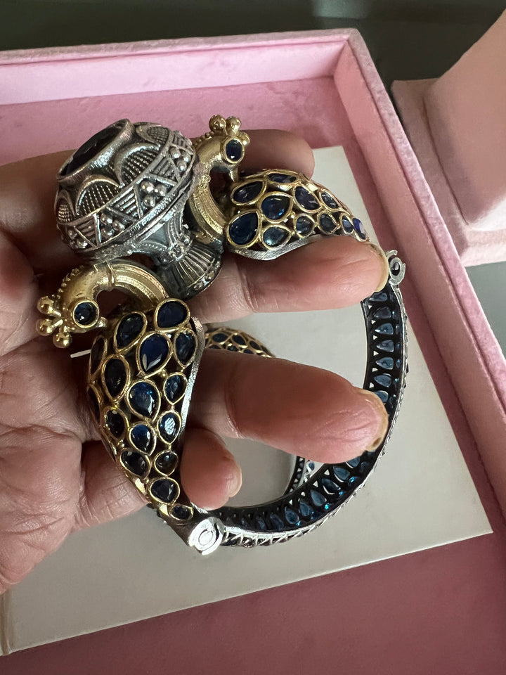 Vintage Twin Peacock Bangle: Timeless Elegance