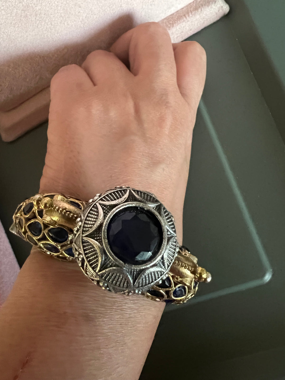 Vintage Twin Peacock Bangle: Timeless Elegance