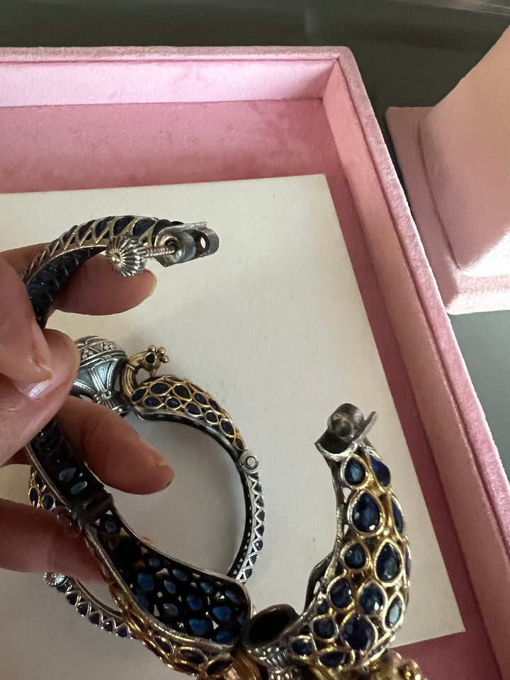 Vintage Twin Peacock Bangle: Timeless Elegance
