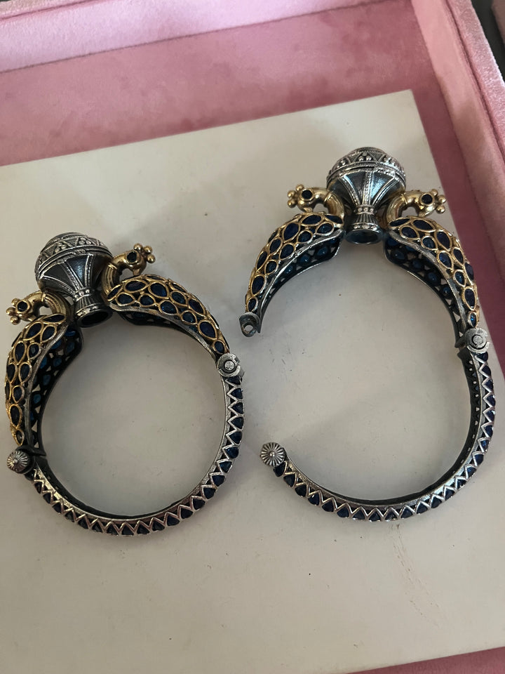 Vintage Twin Peacock Bangle: Timeless Elegance