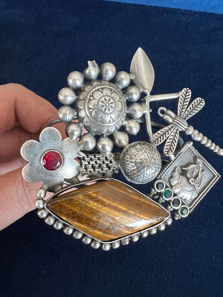 Elegant Fusion Handcuff - Premium Brass & Stone Craftsmanship